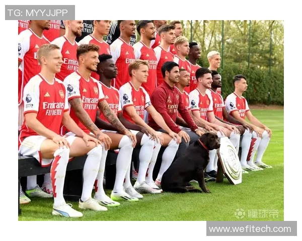 足球明星中有哪些白人球员及其精彩瞬间的图片分享